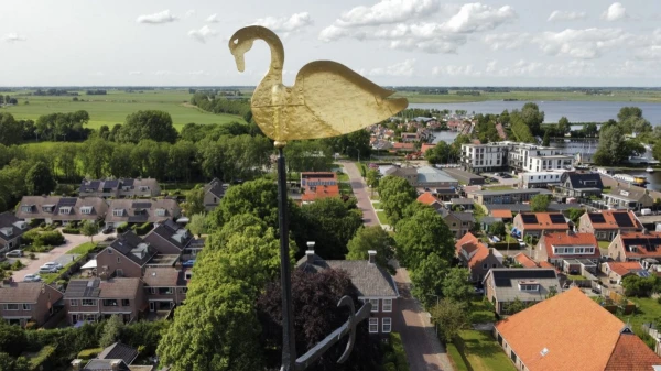 Prachtige luchtfoto's rond de kerktoren